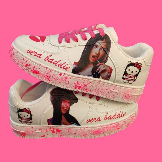 Sneakers Personalizzate – Arte da Indossare (lacci rosa salvo disponibilità).