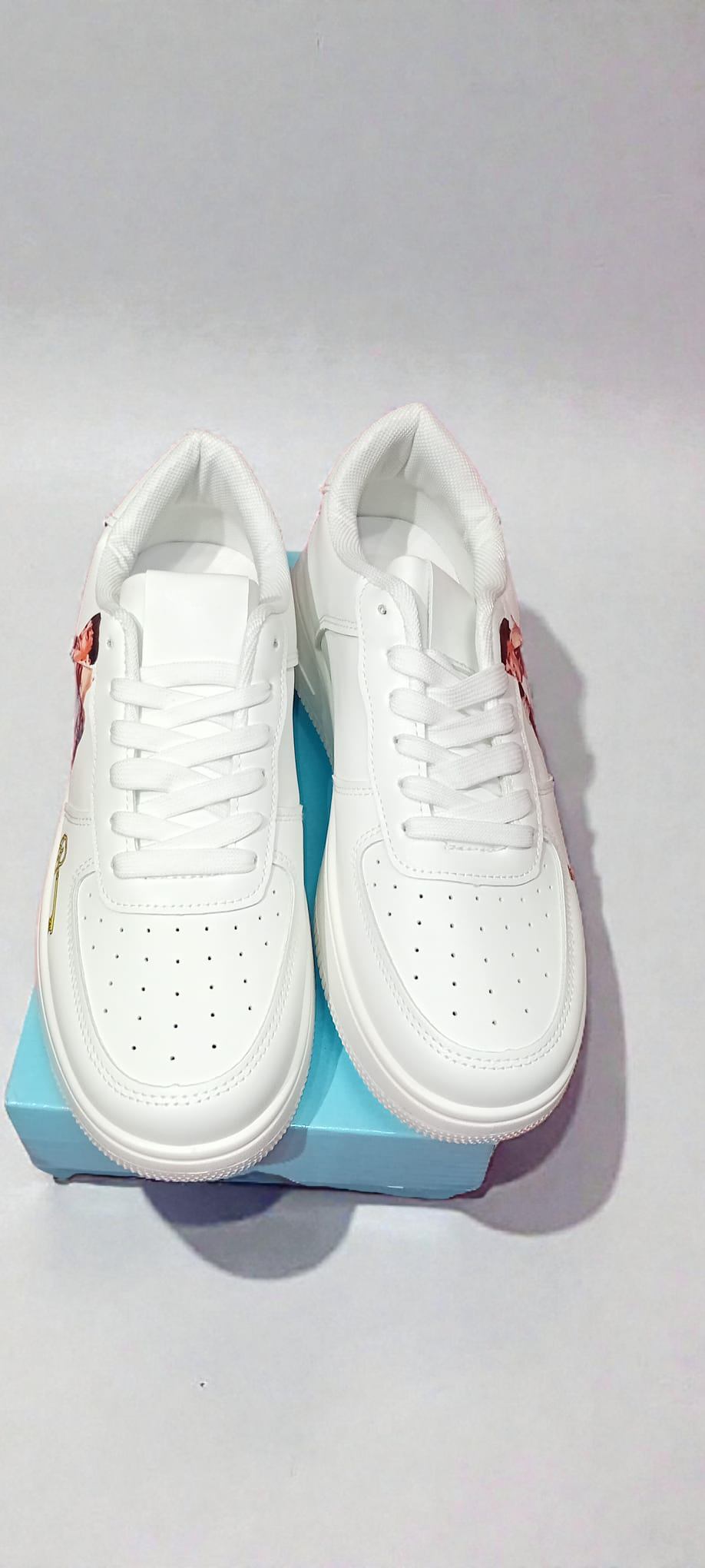 Sneakers Personalizzate – Arte da Indossare, Pezzi Unici