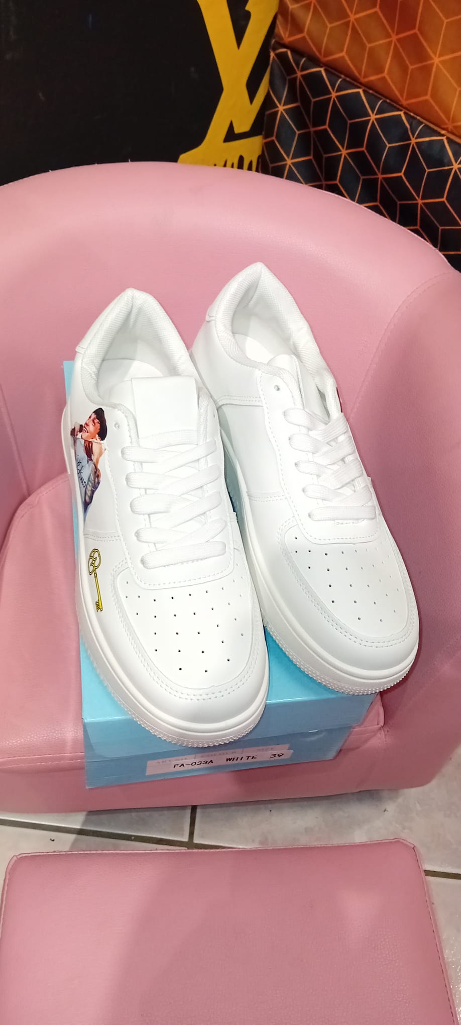 Sneakers Personalizzate – Arte da Indossare, Pezzi Unici