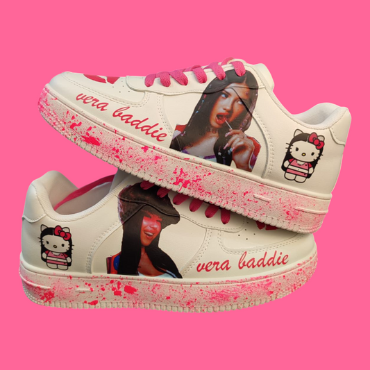 Sneakers Personalizzate – Arte da Indossare (lacci rosa salvo disponibilità).